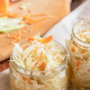 Прямо от бабушки: простой и вкусный рецепт квашеный капусты на зиму